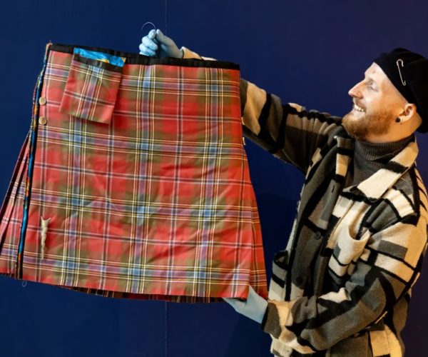 Sir Billy Connolly lends kilt to Tartan exhibition in Dundee